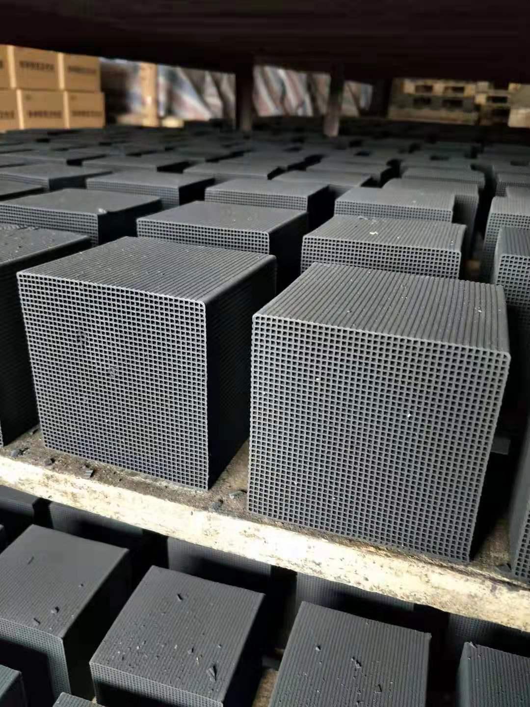 蜂窩<a href='http://www.zzywzg.cn/hxt/' target='_blank'><u>活性炭生產(chǎn)廠家</u></a>