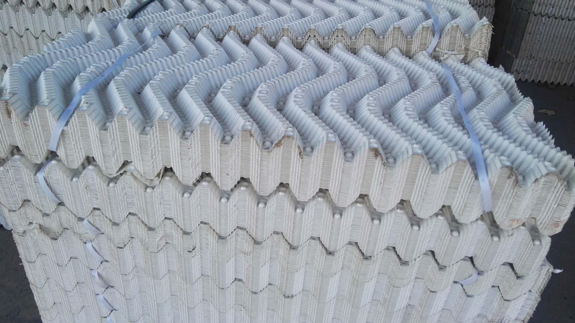 電鍍廠廢水六角<a href='http://www.zzywzg.cn/jstl/60.html' target='_blank'><u>蜂窩斜管填料生產(chǎn)廠家</u></a>